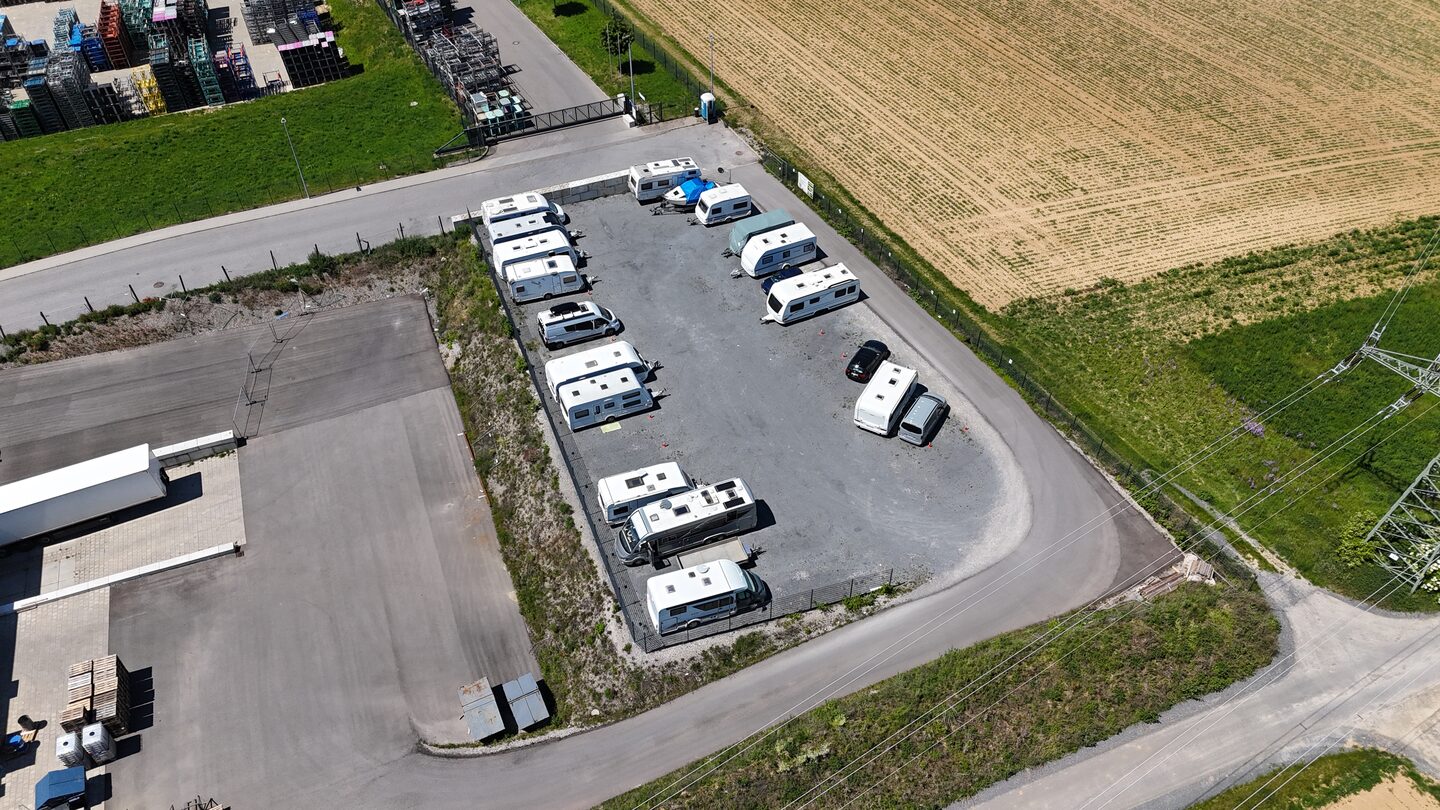 Luftaufnahme des Geländes von MK Künzel mit Lagerflächen im Raum Heilbronn