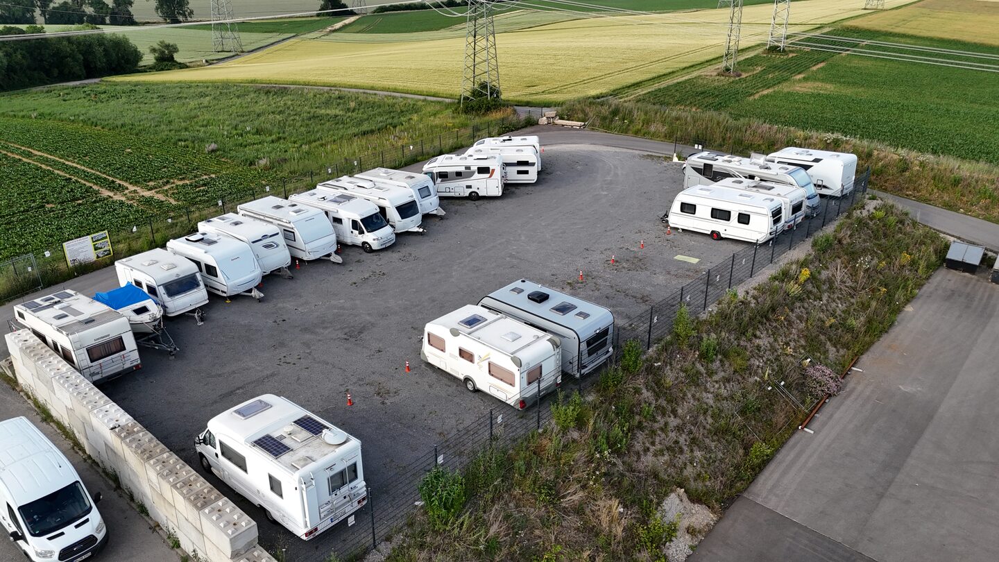 Wohnwagen auf der Stellplatzanlage von MK Künzel bei Heilbronn